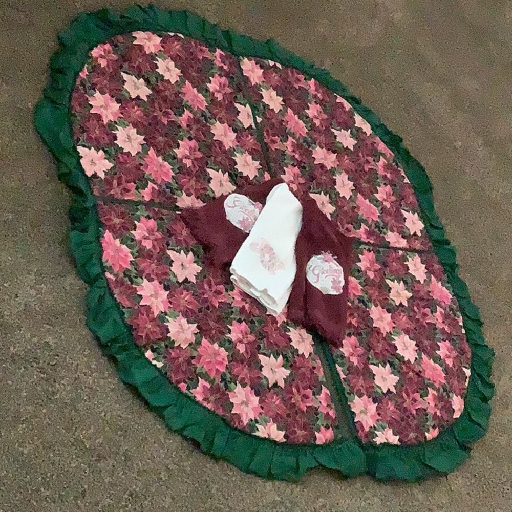 Christmas Tree Skirt and 3 Hand Towels